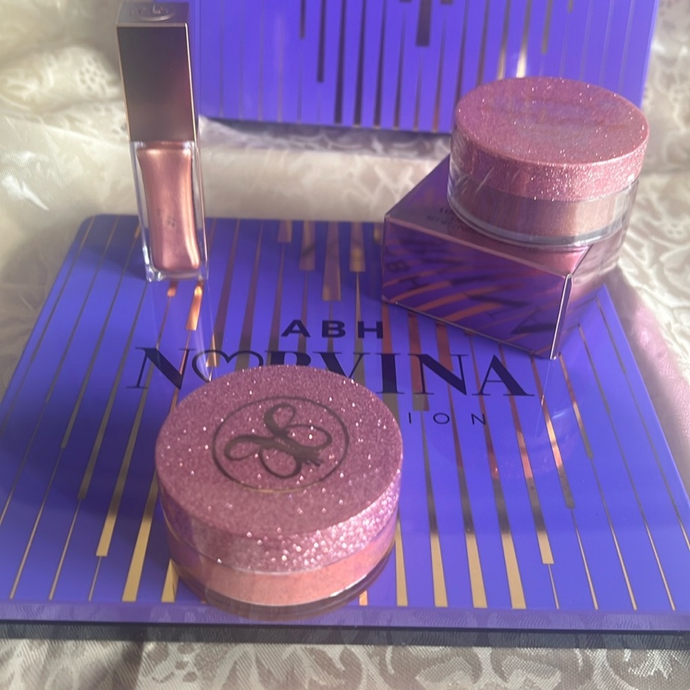 BNIB ABH 25 pan palette w 2 loose highlighthters 1 plumping liquid highlighter